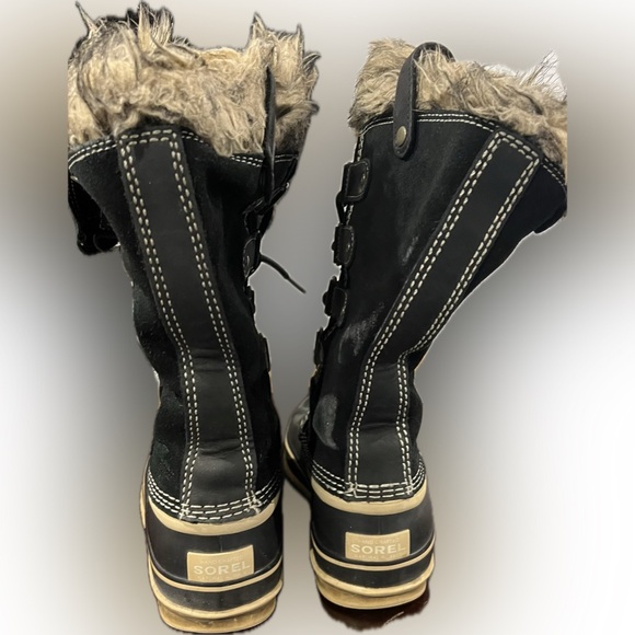 Waterproof Sorel boots size 6 - Picture 2 of 4